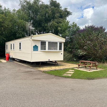 Poolside Hideaway, Tattershall Lakes Hotel Exterior photo